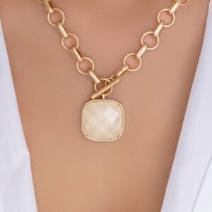 Esme Pendant Necklace (Cream)