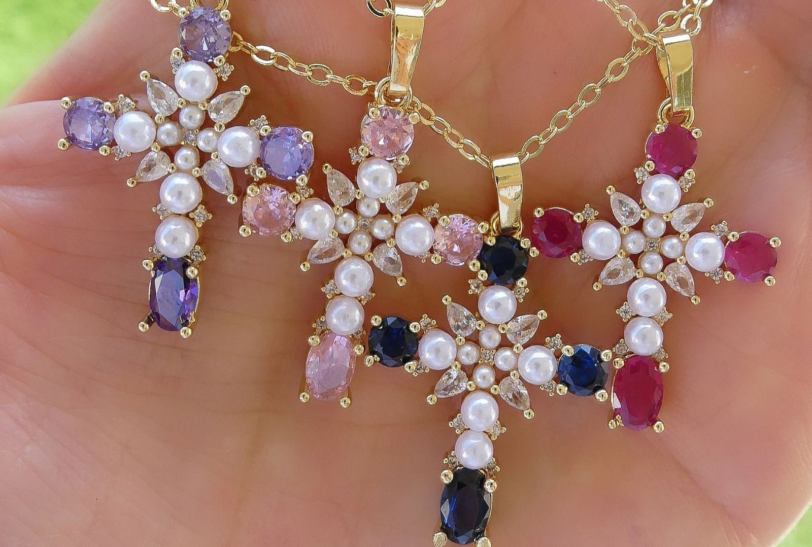LOVE STYLIZE jewelry detail